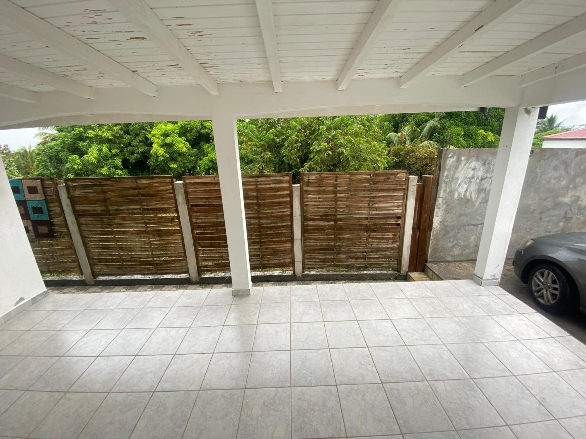 Logement De 40M2 Avec Terrasse, Moderne Et Equipe Petit-Canal Exterior photo